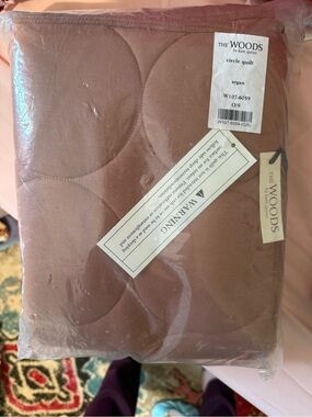 kate quinn circle quilt in argan brown